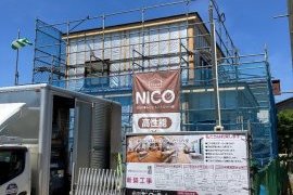 一番堰NICOモデルハウス:断熱材吹き付け