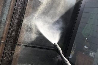 年に1回は外壁掃除と窓掃除を