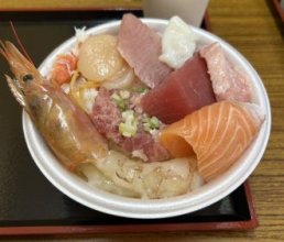 青森・八食センターで絶品海鮮丼！