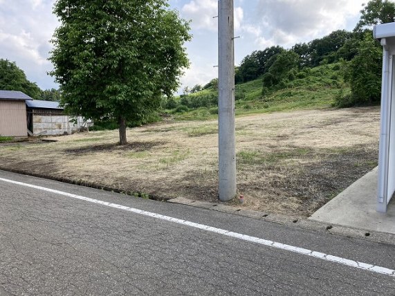 横手市赤坂字城野岡（北側）