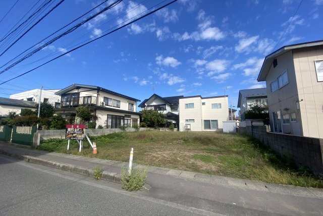 【秋田駅・小中学校徒歩圏内！】日当たりの良い南道路の東通2丁目