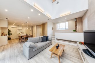 子どもが「この家サイコー！！」って言っています