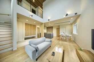 こだわりの造作と吹き抜けで開放感のある家