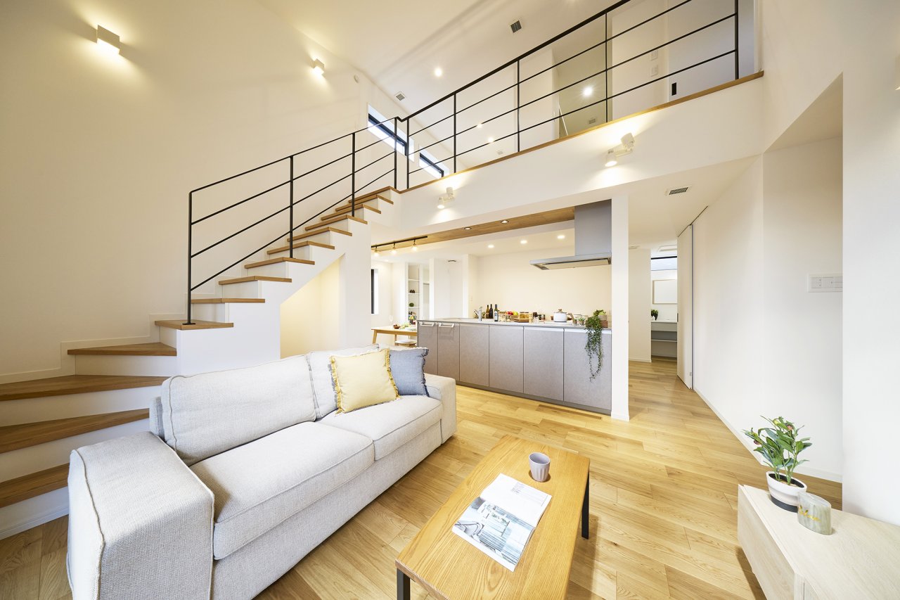 1階に寝室があるワンフロアで生活が完結する家