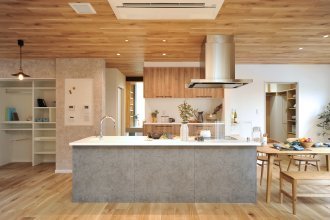 縦の空間で楽しさをプラスした家