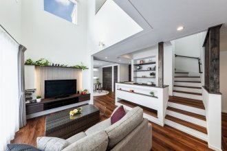 吹抜とスキップフロアのある家