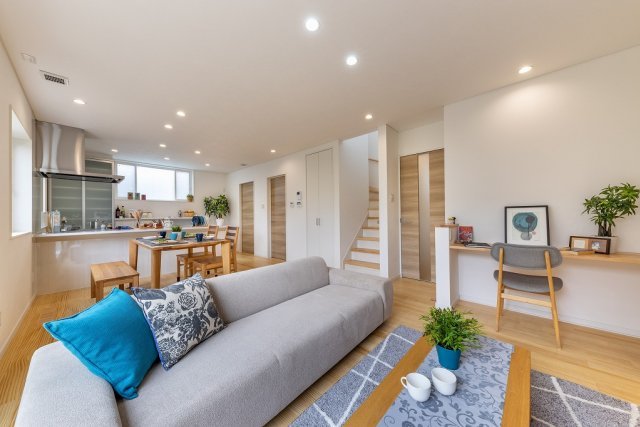 無垢材が優しい、ファミリークロークのある家