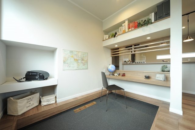 ダウンフロアのワークスペースがある家