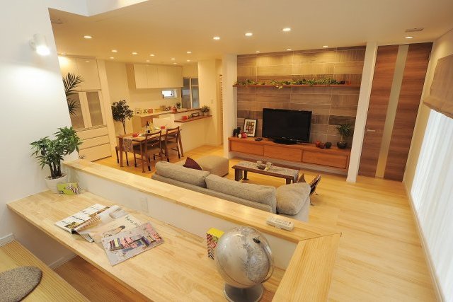 木の素材感を感じる家