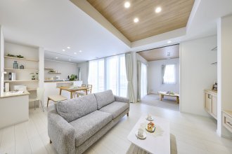 ファミリークローゼットとセカンドリビングのある家