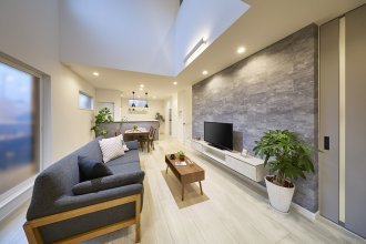 開放感あふれる吹き抜けのあるホテルライクな家